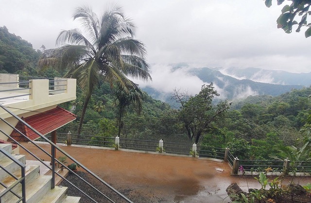Skylark Homestay Panchalimedu - Wake up to the aroma of cardamom & cloves.