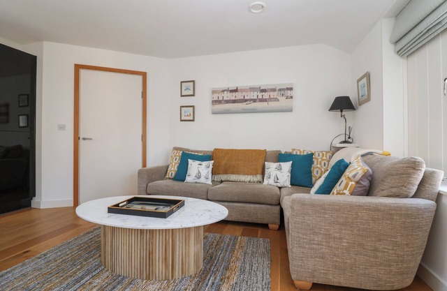 SKYLARK, pet friendly, with a garden in Southwold