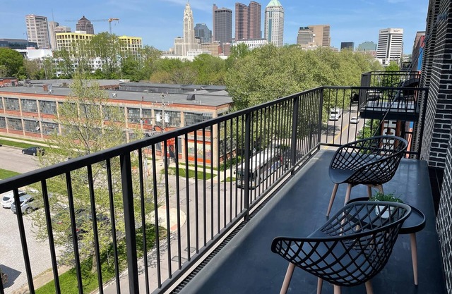Skyline View 2BR w/Balcony + Free Parking + W/D!