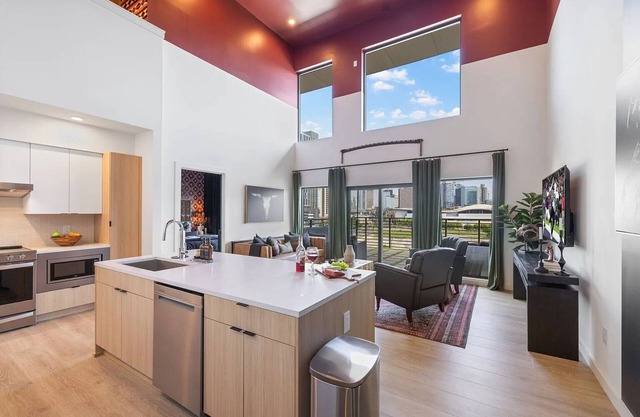Skyline Views from Nashville Penthouse – Pool & Walkable to Broadway