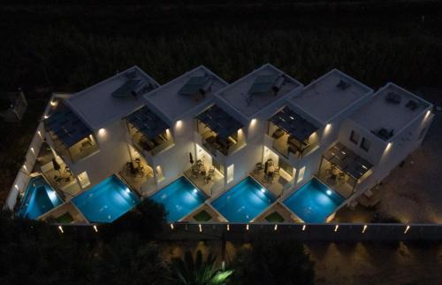 SKYROS BLUE SUITES