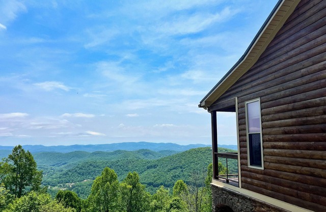 Limited-Time April Deals—Your Dream Getaway at Skyview Hideaway