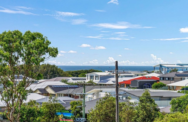Skyview - modern townhouse with roof top balcony