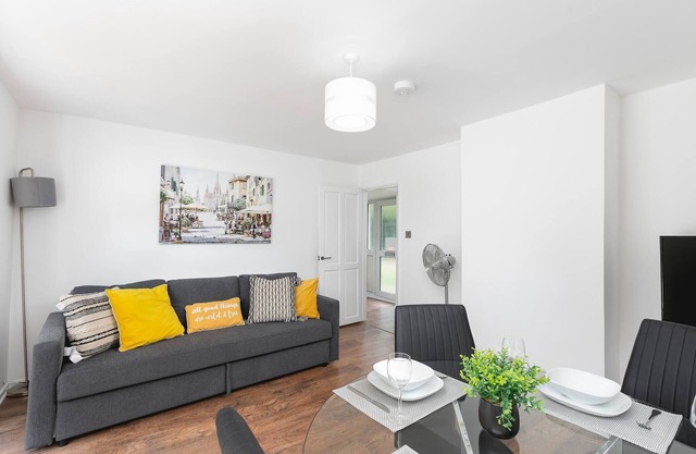 Skyvillion - Luxueuse maison de 2 chambres avec jardin sur Hydean Way