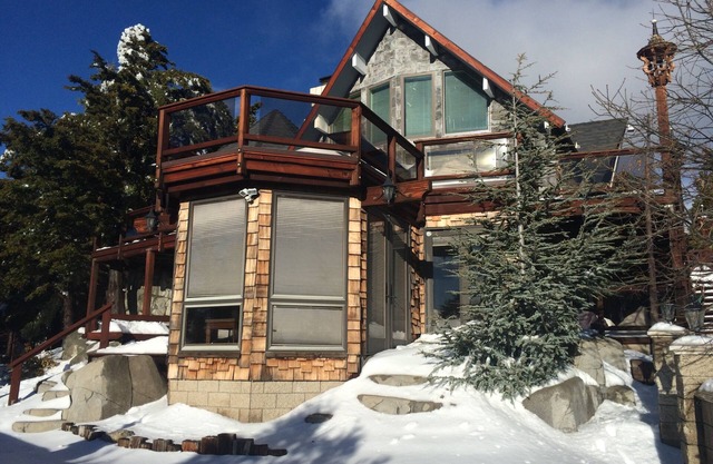 Superbe maison et vues, collines de luge, salle de jeux, à proximité du ski et du Sky Park