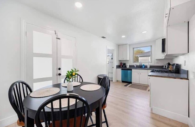 Sleek 2BR/1BA Urban Zen in Sac