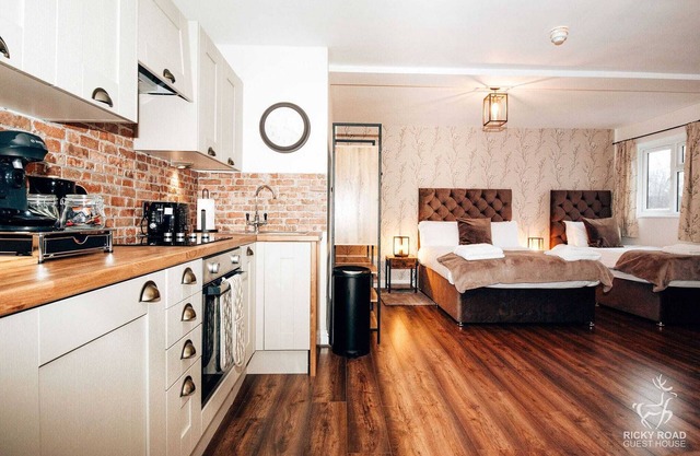 Sleek and Pet-friendly Studio Flat with FREE WIFI and PARKING