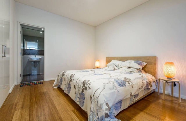 Sleek Chinatown Pad in the Heart of the CBD