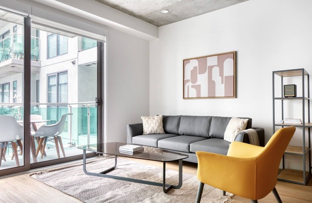 Sleek Downtown 1BR w/ Pool, Gym & W/D near Staples Center, by Blueground