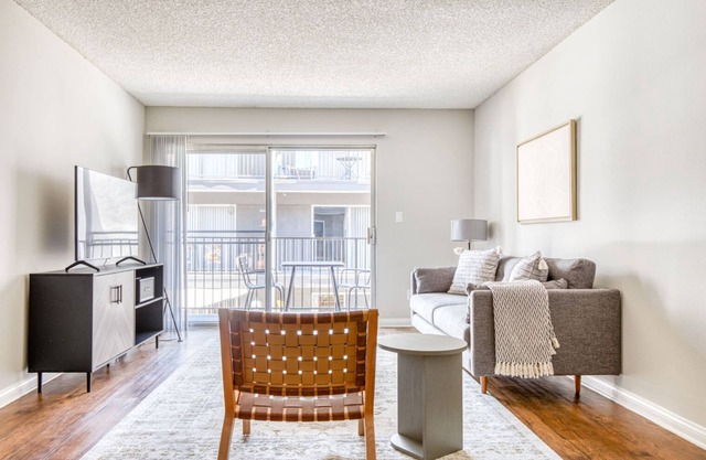 Sleek Glendale 1BR w/ Gym, Pool, Lounge, walkable location, by Blueground