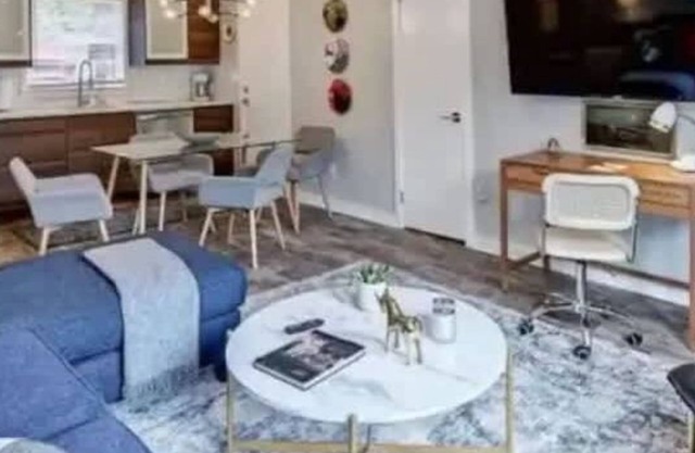 510 Queens 105: Experience Myers Park in Style!