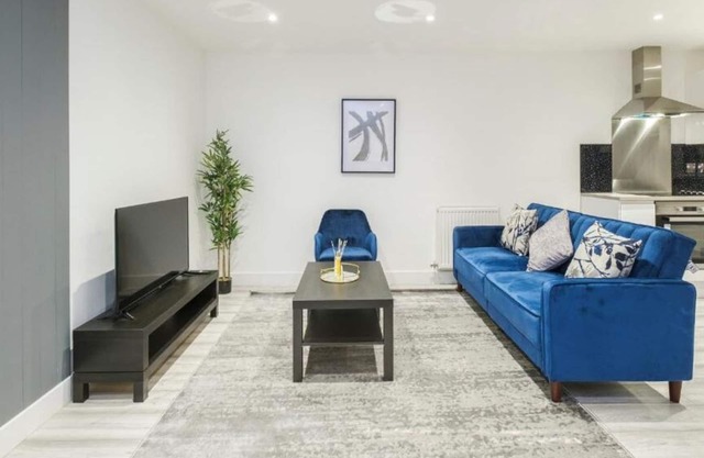 Modern & Vibrant 1BR - City Centre Nr High St by Luxiety Stays