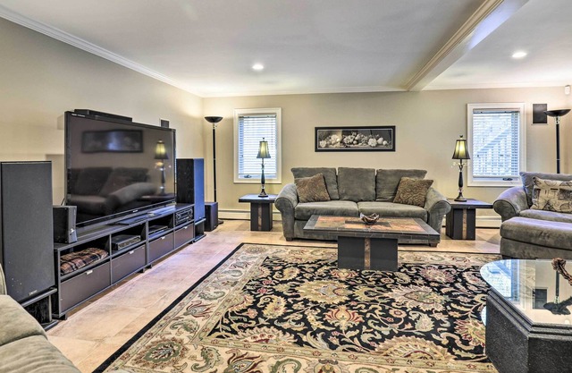 Sleek West Newbury Apartment w/ Pool Access!