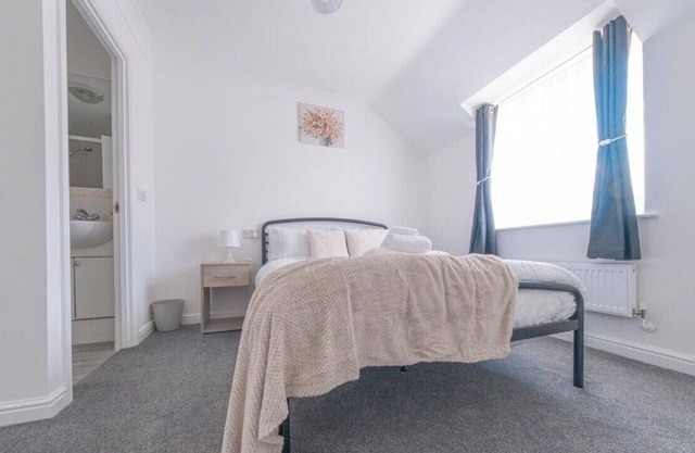 3 bed-5 guests-parking-garden