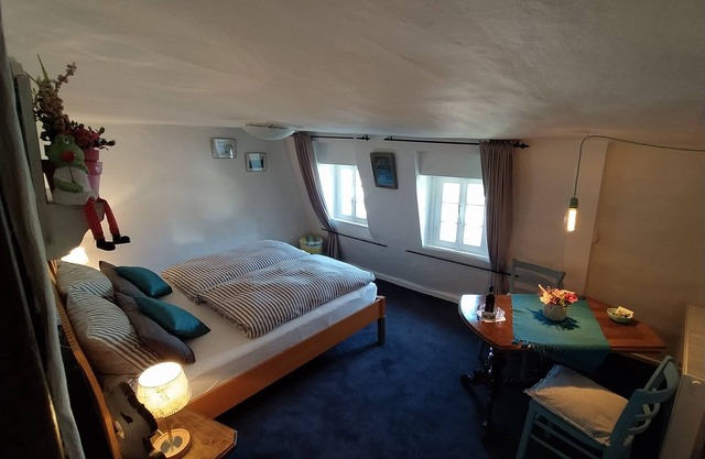Dormir dans une maison séculaire, écossaise et tordue, idyllique D.Rur au milieu d'Altstadt