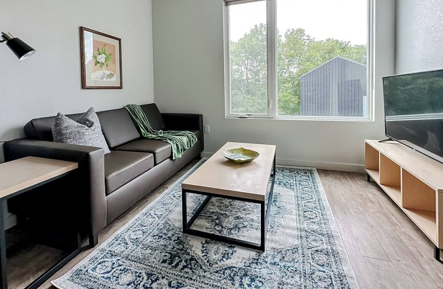 Sleepover: Breathtaking 1BD/1BA - Bowling Green