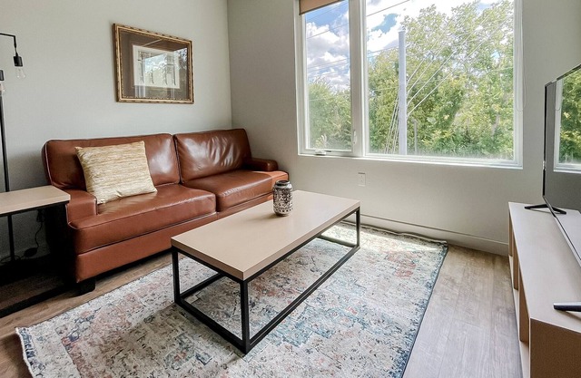 Deluxe 1BD/1BA + Gym - Bowling Green