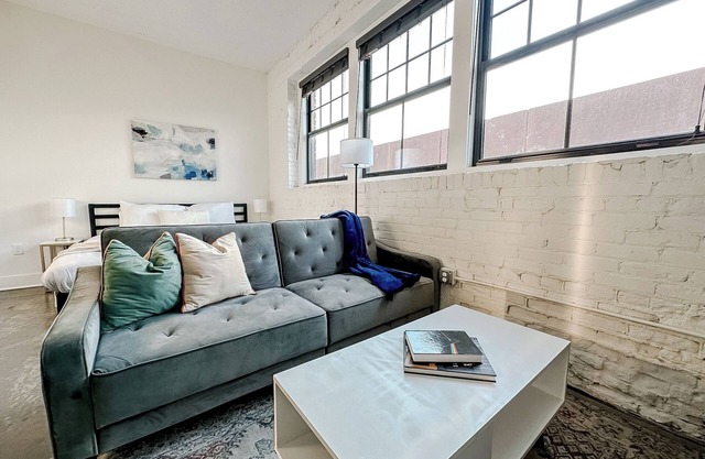 Sleepover: Elite Studio + Parking - Wichita