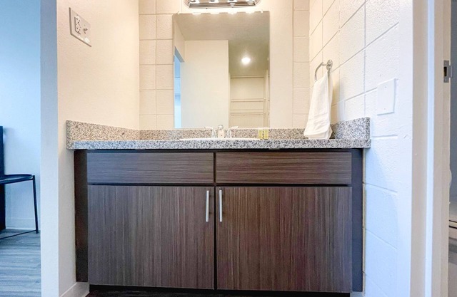 Sleepover: Marvelous 1BD/1BA + Gym - Cincinnati