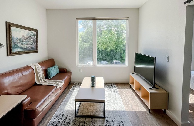 Bright 1BD/1BA + Gym -Bowling Green