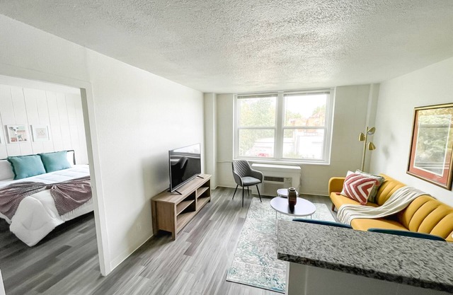 Sleepover: Superior 1BD/1BA + Gym -Cincinnati