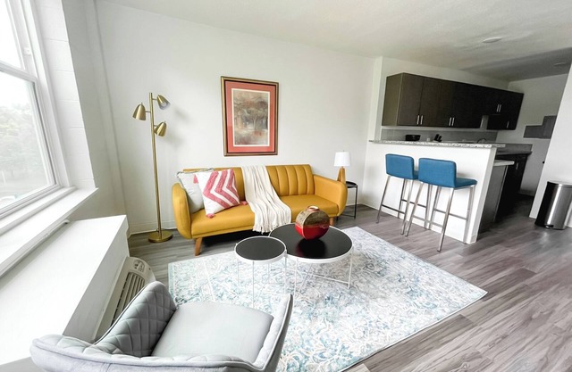 Sleepover: Superior 1BD/1BA + Gym - Cincinnati