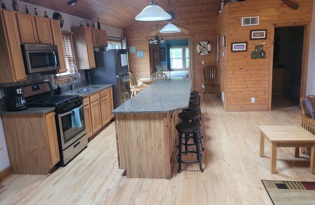 10 couchages! Delavan Lake House! Animaux acceptés! 3 BRM. Bateaux pontons disponibles