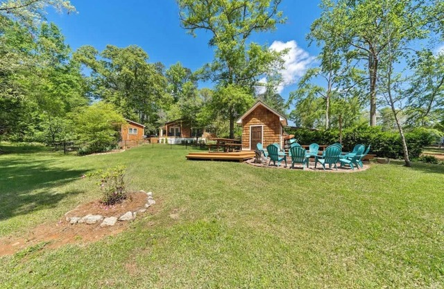 Sleeps 10, Kayaks, Man Cave, Great Water + MORE!