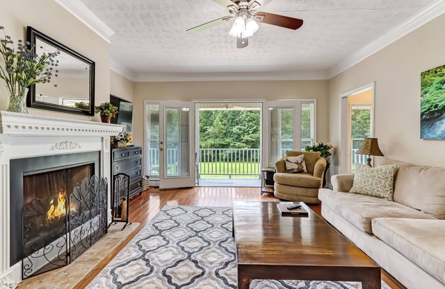 Sleeps 12! Farmhouse retreat in the city on 13+ acres