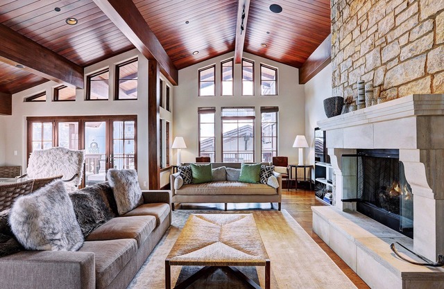 Sleeps 12! Ski-In/Ski-Out Chalet + Views