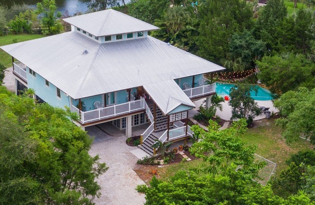 15 couchages! Hidden Bleu Tropical Mansion on Private 1+ Acre!Piscine chauffée avec toboggan!