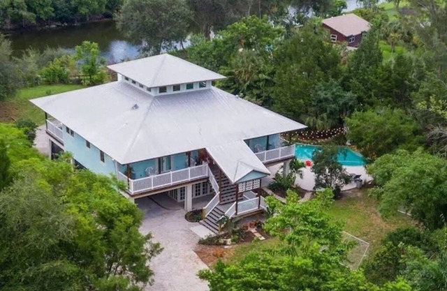 Sleeps 15 - Hidden Bleu Tropical Mansion