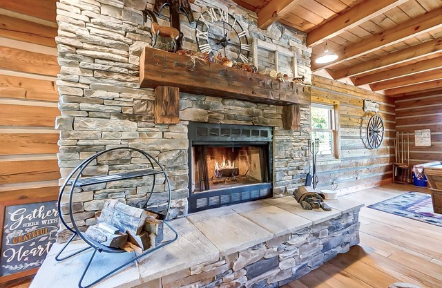 Grande cabane en rondins dans un magnifique domaine agricole privé à seulement quelques minutes de Cincinnati!