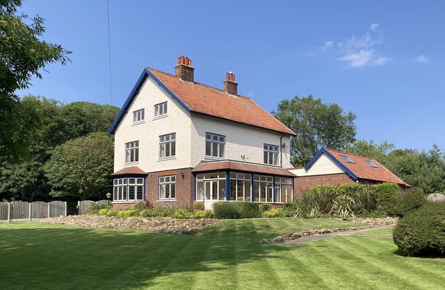 Sleeps 16 House large garden with private pub and Hot Tub! Contact for a price!