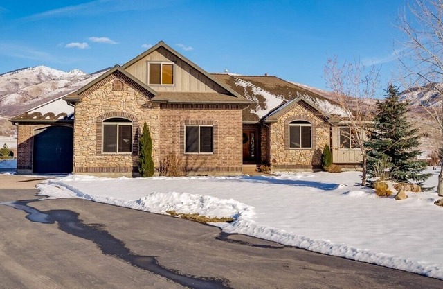Sleeps 18 - Perfect for Outdoor Enthusiasts, Located Near Many Amenities