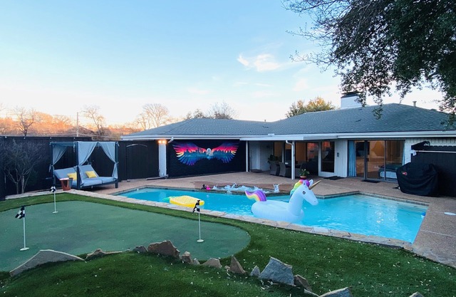 Luxurious Private Heated Pool & Spa with Game Room
