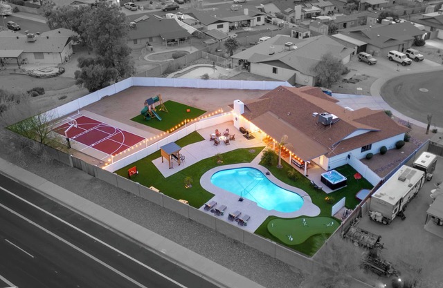 Sleeps 18 I Private Pool & HotTub I Playground