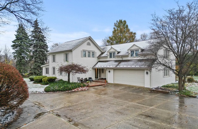 Sleeps 16 w/Game Room, 9 min to Geneva Strip, 7 min to Harbor District/Wineries