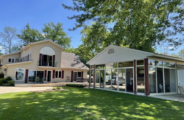 Front de mer, 2624425713 SE WI ... 3600 pieds carrés, 3 très grands lits (18 personnes) ...