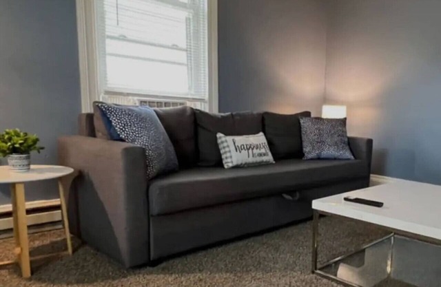 Sleeps 20! 6 Bedrooms w/ 13 Beds + Parking & WIFI