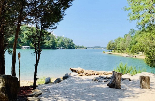 Sleeps 24 -Douglas Lake Access - Boat dock - Game Room - Family Fun!