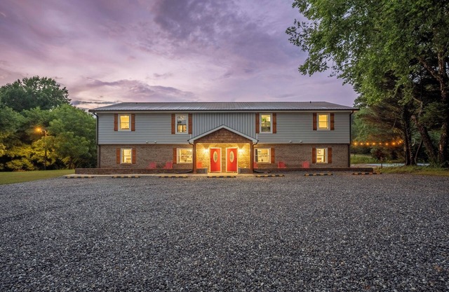 Sleeps 30! 12 Bed, Themed Home w/ Pond, Pickleball, Putt Putt, Bowling, Arcades