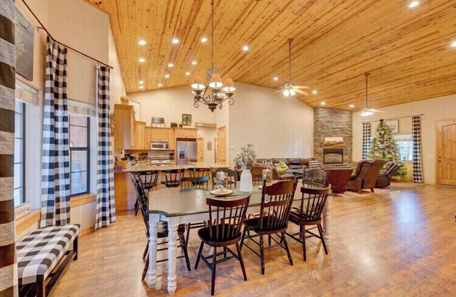 Sleeps 30+