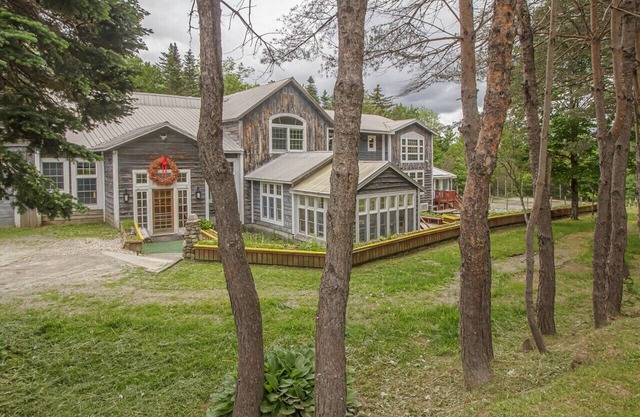 * Réductions en milieu de semaine disponibles * Piscine chauffée. Jacuzzi. Salles de jeux. De minutes à ski. Wifi