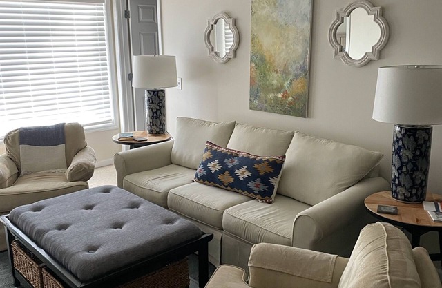 Sleeps 6, 2BR/2BA. 4 Blocks to Jordan-Hare - Campus 2 Blocks