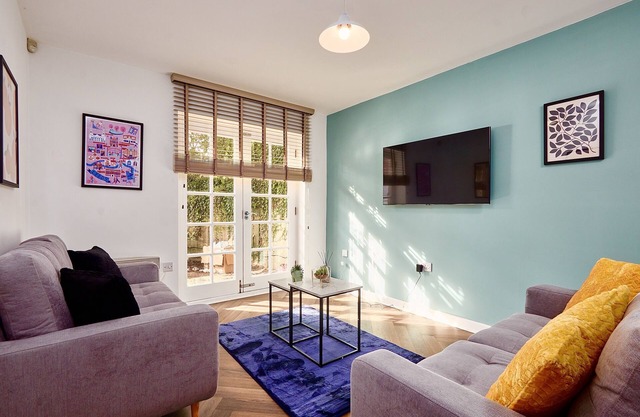 NEW! 3 Beds Apt - Family & Work w/ FREE Parking - Contact us for Better Offers!