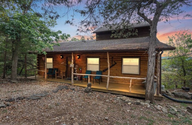 Sleeps 6, Hot Tub, River Views