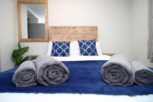 Sleeps 6, Smart TV's, Parking Swansea & Morriston Hospital