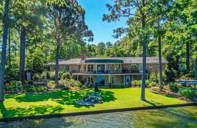 Sleeps 6! Whispering Pines Lake Front