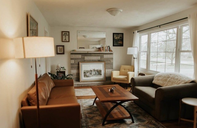 Sleeps 8 | Pet Friendly | Bloomington Bliss